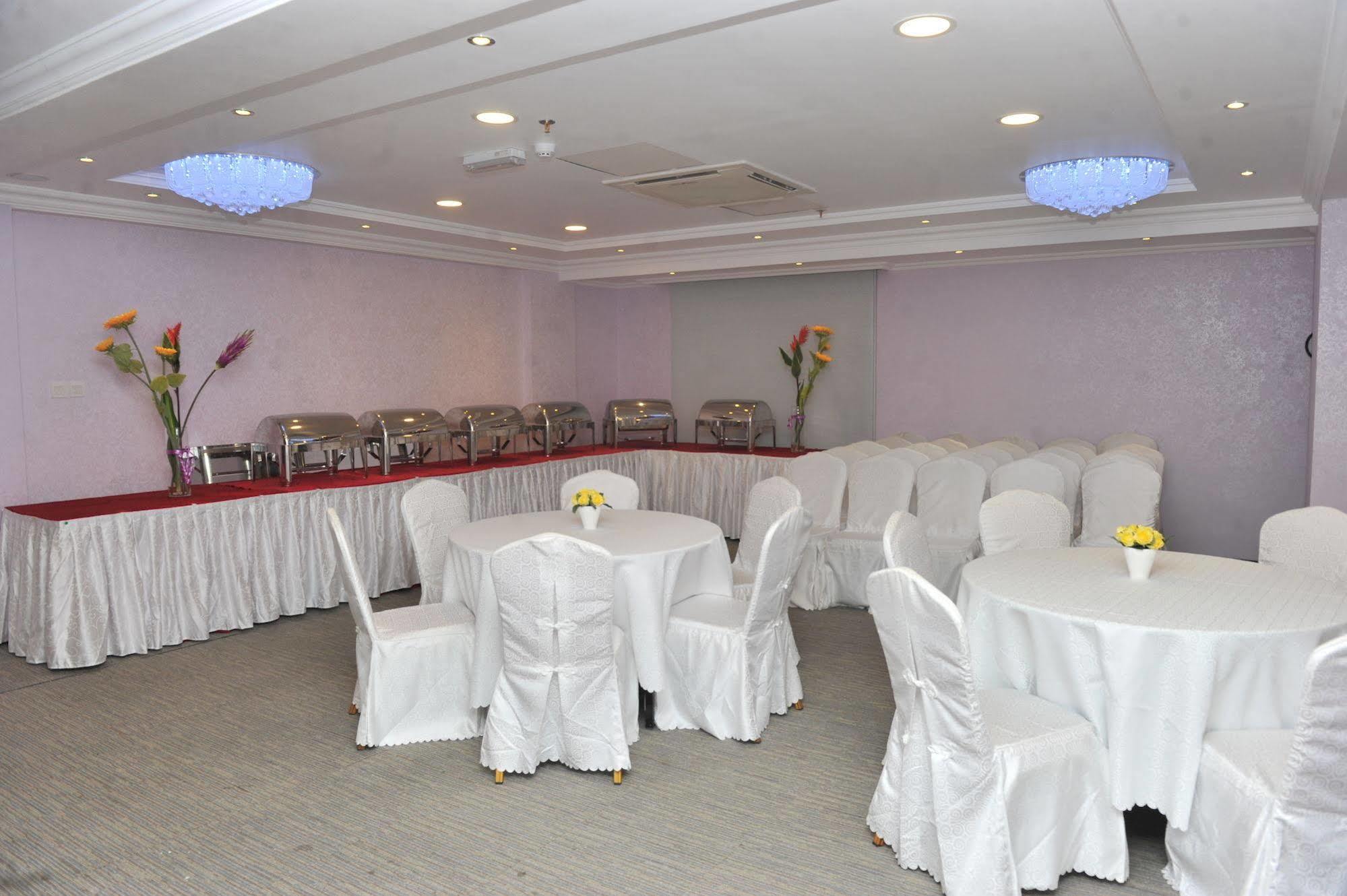 Al Reef Hotel 무스카트 외부 사진